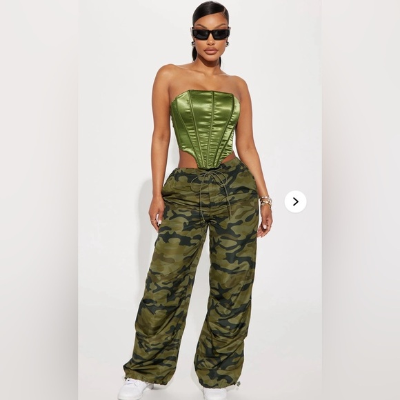 Fashion Nova Keep On Rising Camo‎ Parachute Pant Sz. L - Picture 1 of 11